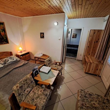 Apartament Csaladi Vendeghaz Eger Zewnętrze zdjęcie