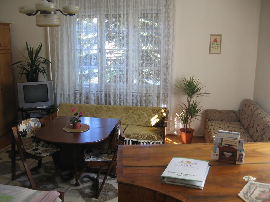 Apartament Csaladi Vendeghaz Eger Pokój zdjęcie
