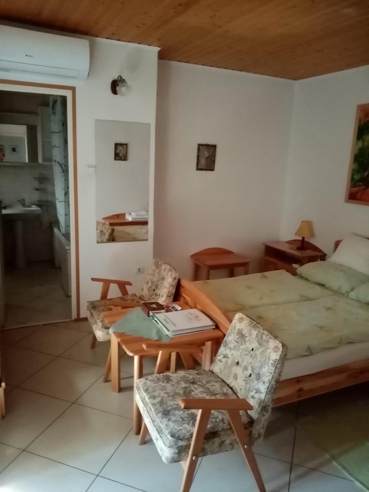 Apartament Csaladi Vendeghaz Eger Zewnętrze zdjęcie