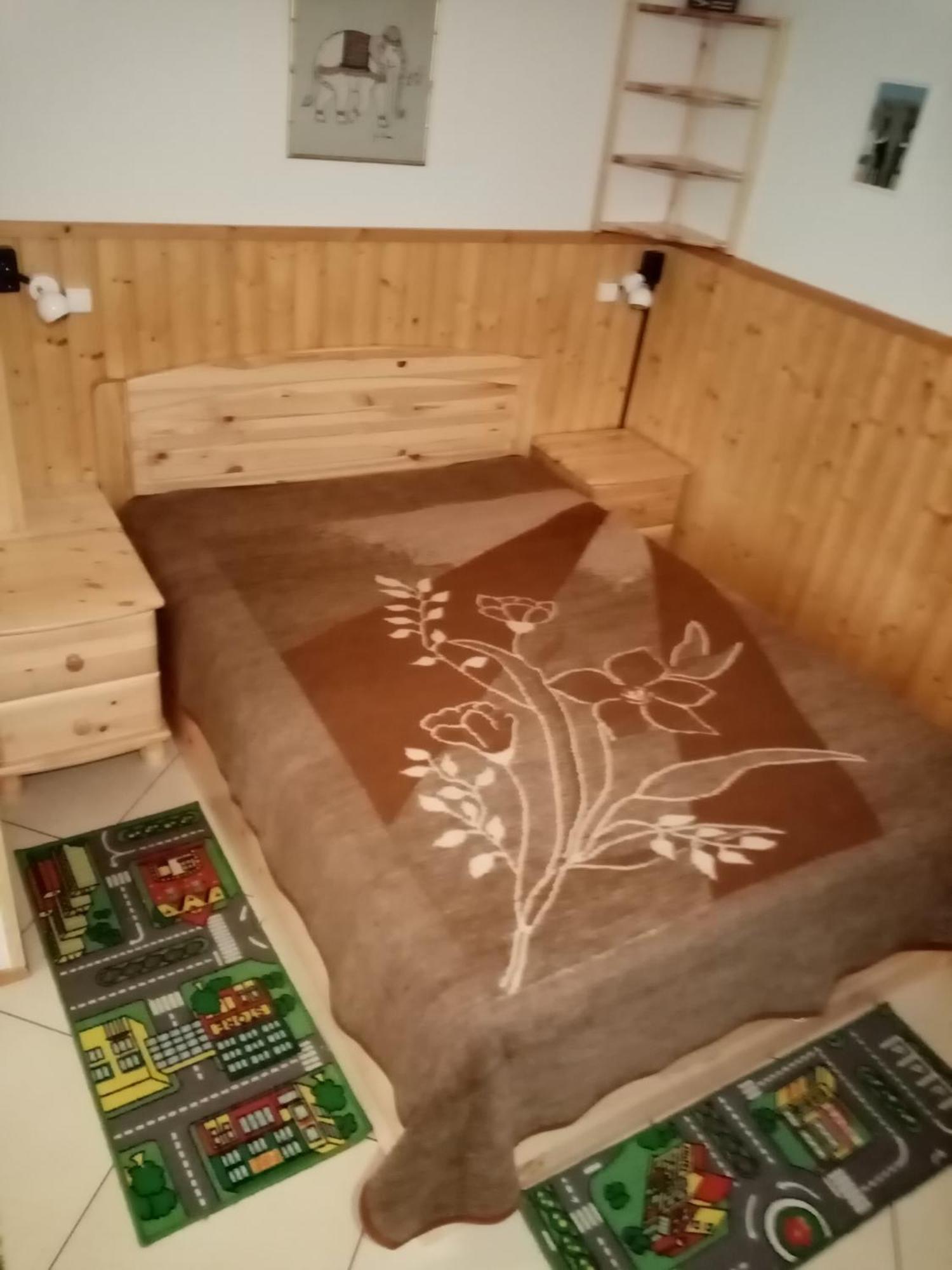 Apartament Csaladi Vendeghaz Eger Zewnętrze zdjęcie