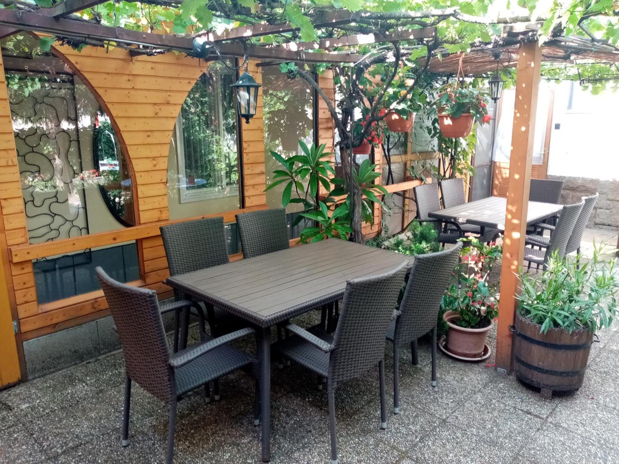 Apartament Csaladi Vendeghaz Eger Zewnętrze zdjęcie