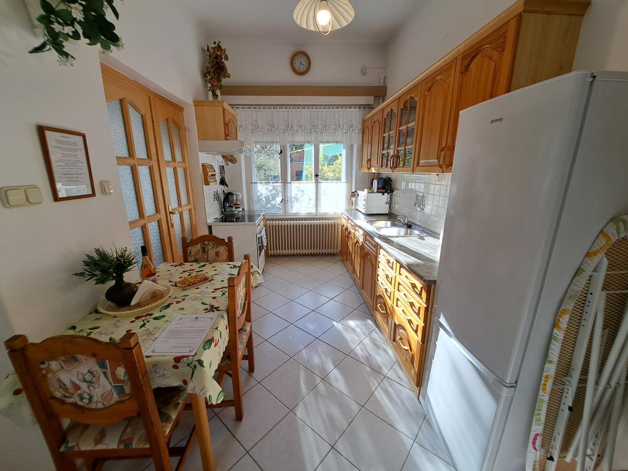 Apartament Csaladi Vendeghaz Eger Zewnętrze zdjęcie