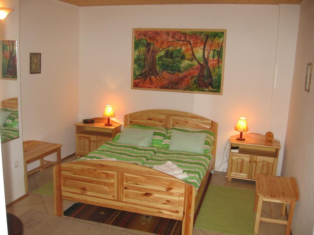 Apartament Csaladi Vendeghaz Eger Pokój zdjęcie